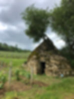Une cadole, cabane en pierre sèche typique du vignoble aubois