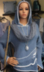 Miniaturbild: Modell 029 Pulli mit Spitzenkapuze