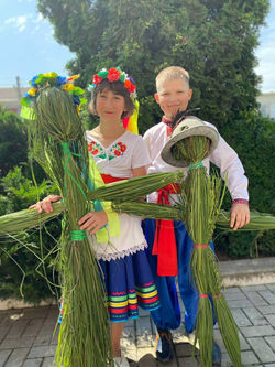 photo_5278663675101696568_y