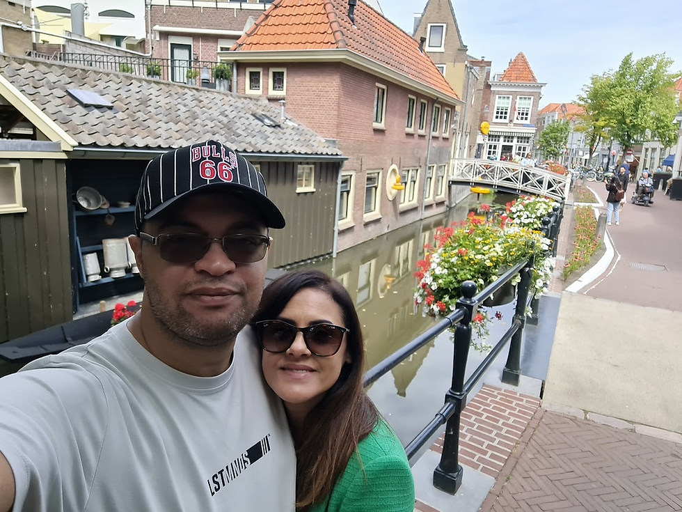 Lindo canal de Gouda ao fundo