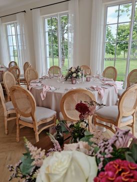 pasteliniu spalvu vestuviu dekoras su gelemis