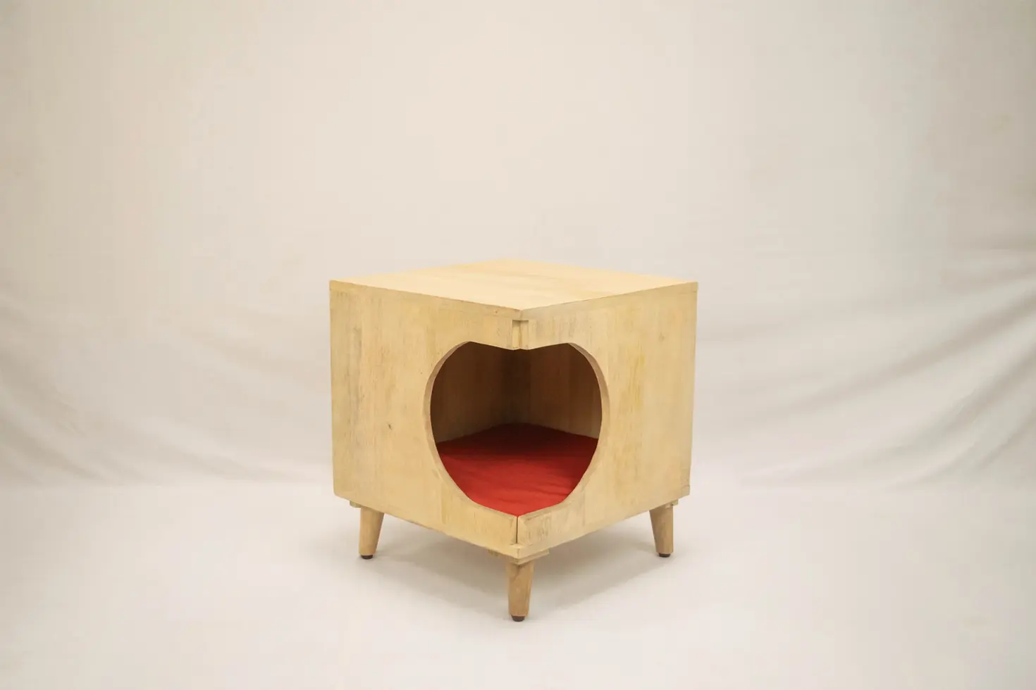 Wally side table with red cushion in oak finish