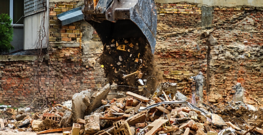 Absetzcontainer für unbehandeltes Altholz, Altholz A2 und A3, Bauschutt mit unter 10 % Feinanteil, Bauschutt mit über 10 % Feinanteil, Boden-Bauschutt-Gemisch, Erdaushub und Mutterboden, Flachglas, gemischte Bau- und Abbruchabfälle, gemischten Gewerbeabfall, Grasnarbe und Oberboden, Grünabfall, Pferdemist, Sperrmüll und Wurzelstöcke; Bilder zeigen Absetzcontainer mit unbehandeltem Altholz, Absetzcontainer mit Altholz A2/A3 sowie Absetzcontainer mit Boden-Bauschutt-Gemisch. Altenkirchen, Wissen, Hachenburg, Wirges, Ransbach-Baumbach, Mammelzen, Weyerbusch, Flammersfeld, Uckerath, Eitorf, Windeck, Waldbröl, Koblenz