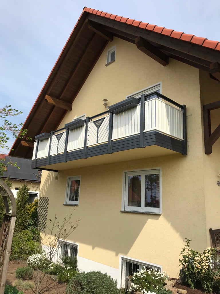 Holz Paulus Wadern Balkon Balkongeländer aus Holz, Alu und Kunststoff
