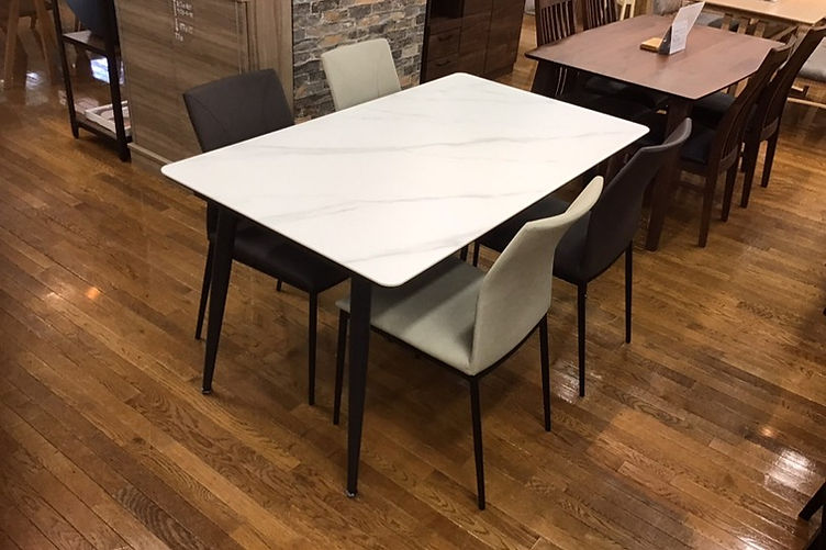 ダイニング5点セット
巾140cm奥80cm高72cm