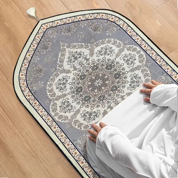 Maryam’s Essential Luxury Muslim Prayer Mat With Tassels