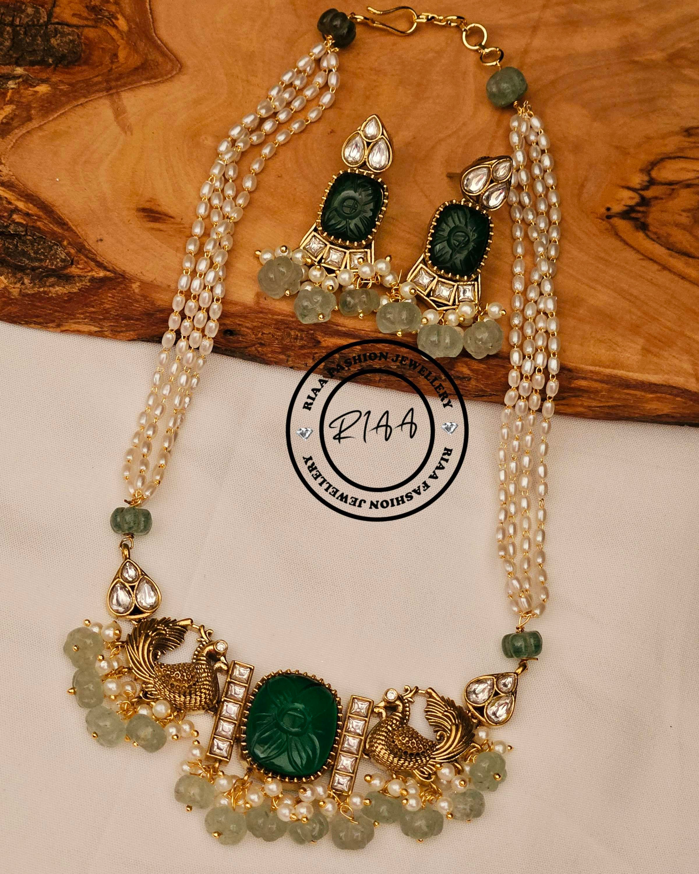 Peacock green necklace with antique finish 