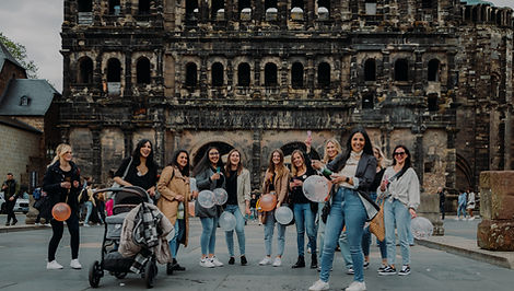 Jungesellinnenabschie in Trier feiern Porta Nigra_edited.jpg
