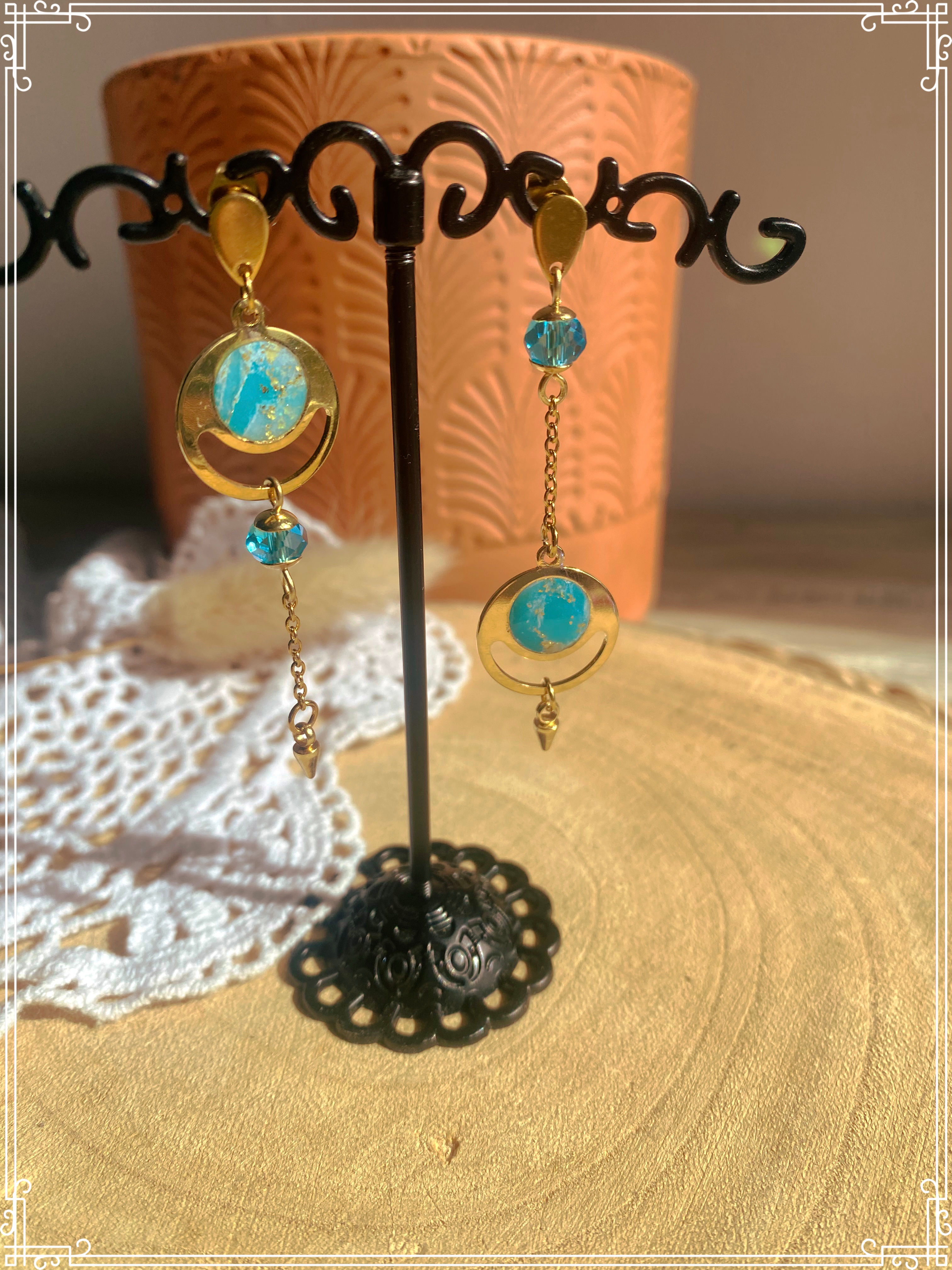 Boucles Osmoz asymétriques artisanales en acier inoxydable bleu Lagon et rose