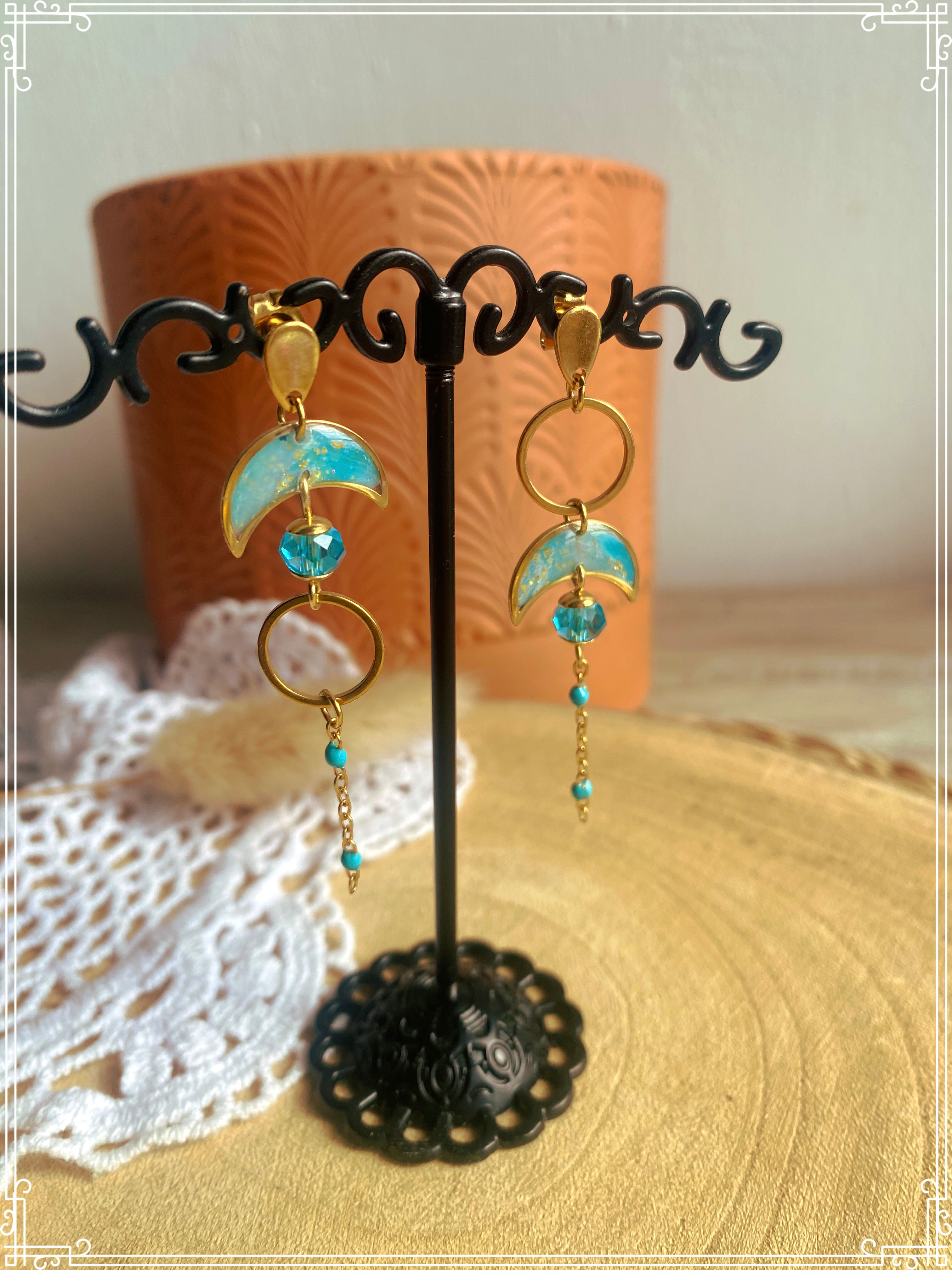 Boucles d'oreilles Osmoz petites artisanale en acier inoxydable or et bleu Lagon