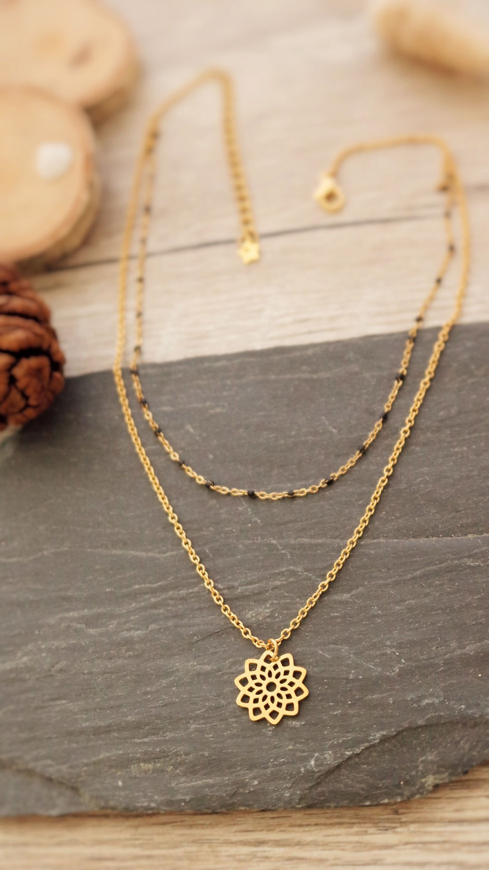 Miniature : Article : Collier double fleur mandala acier inoxydable doré réglable fait main
