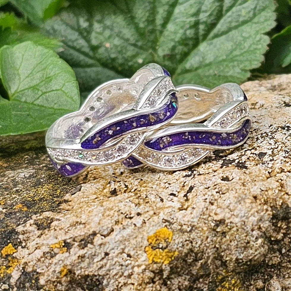 Thumbnail: Intertwined ring 