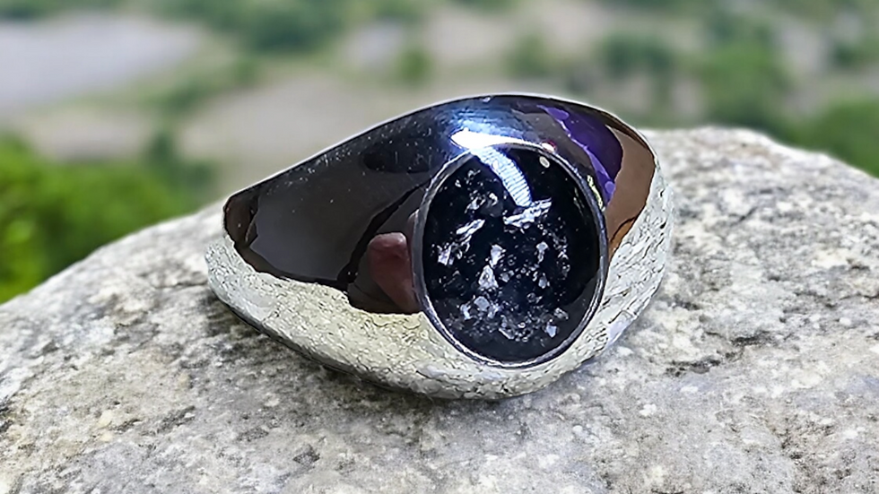 Oval signet ring