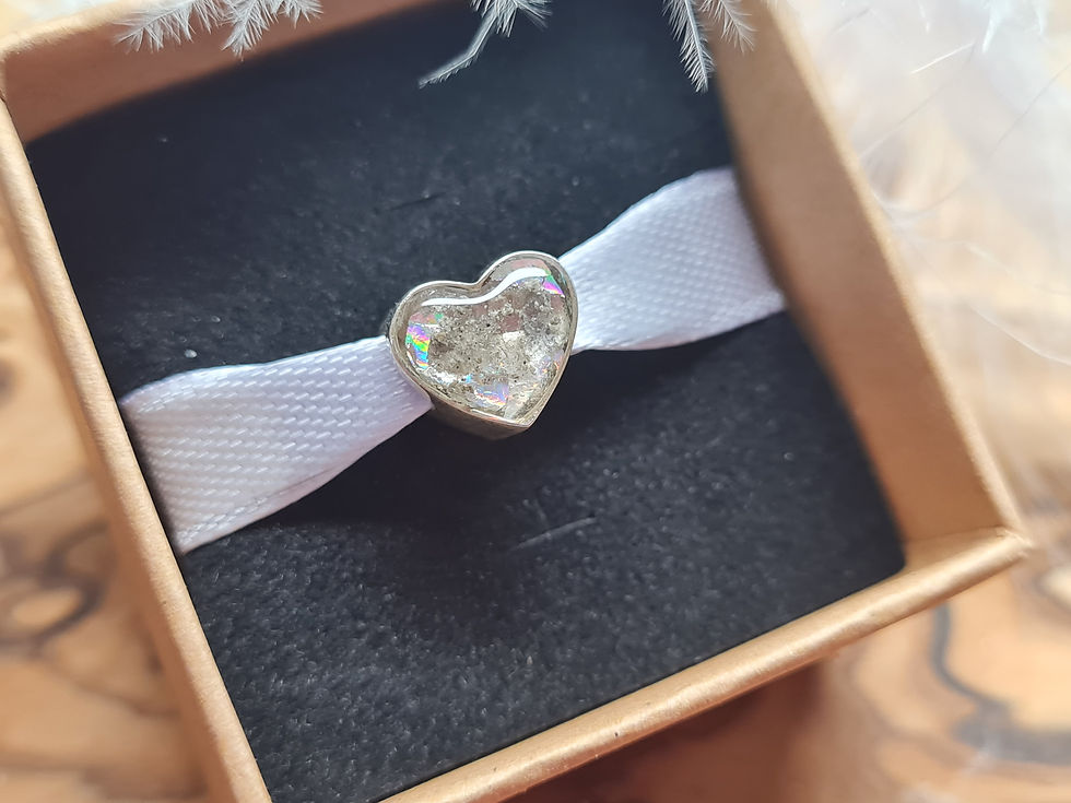 Thumbnail: heart charm opal