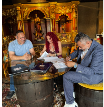 LORA RECORDS FIRMA CONTRATO CON AZTECA MUSIC GROUP