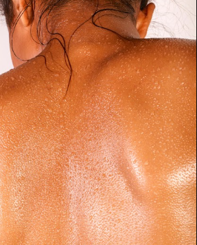 Skin flooding: el ritual de belleza que está convirtiendo la hidratación en el accesorio más chic del verano
