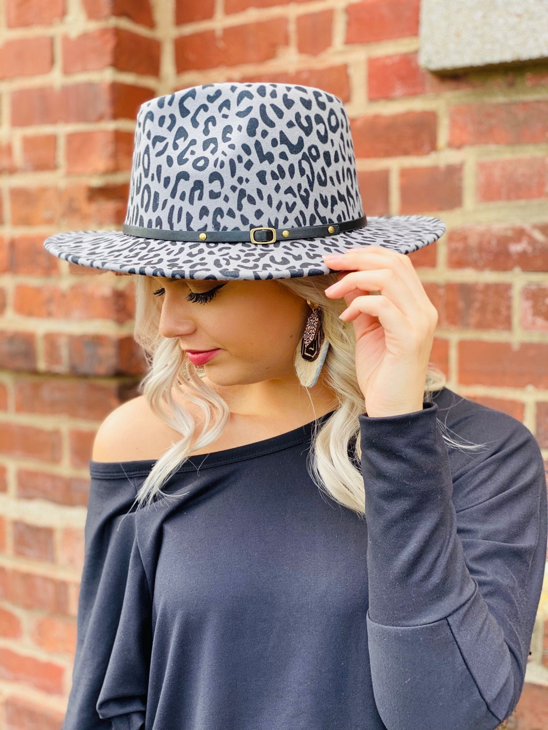 Chic On The Side Cheetah Hat in Grey