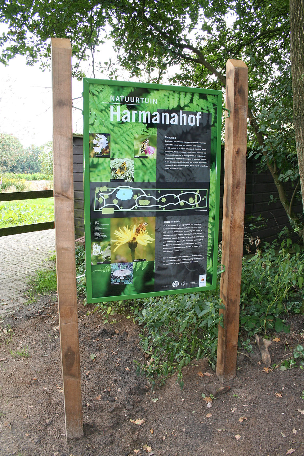 blz 02 Bord bij ingang tuin.JPG