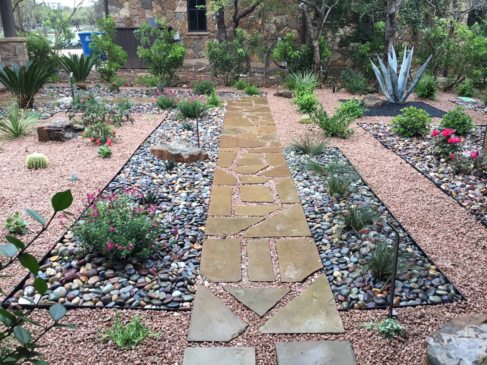 Modern, Drought Tolerant, Landscape Glass Garden by JXC Landscaping (20)