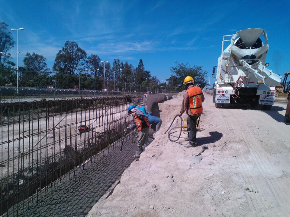 Colado de zapata corrida para muro de contención