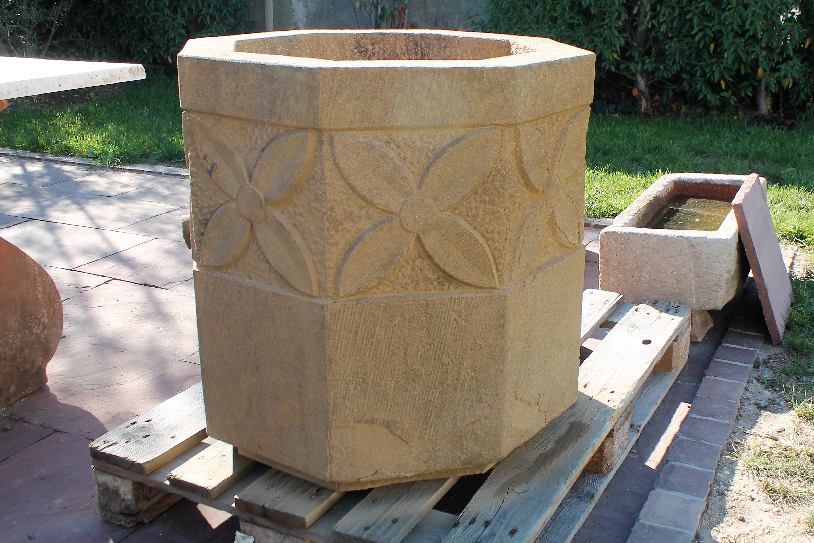 Greinigter Sandsteinbrunnen