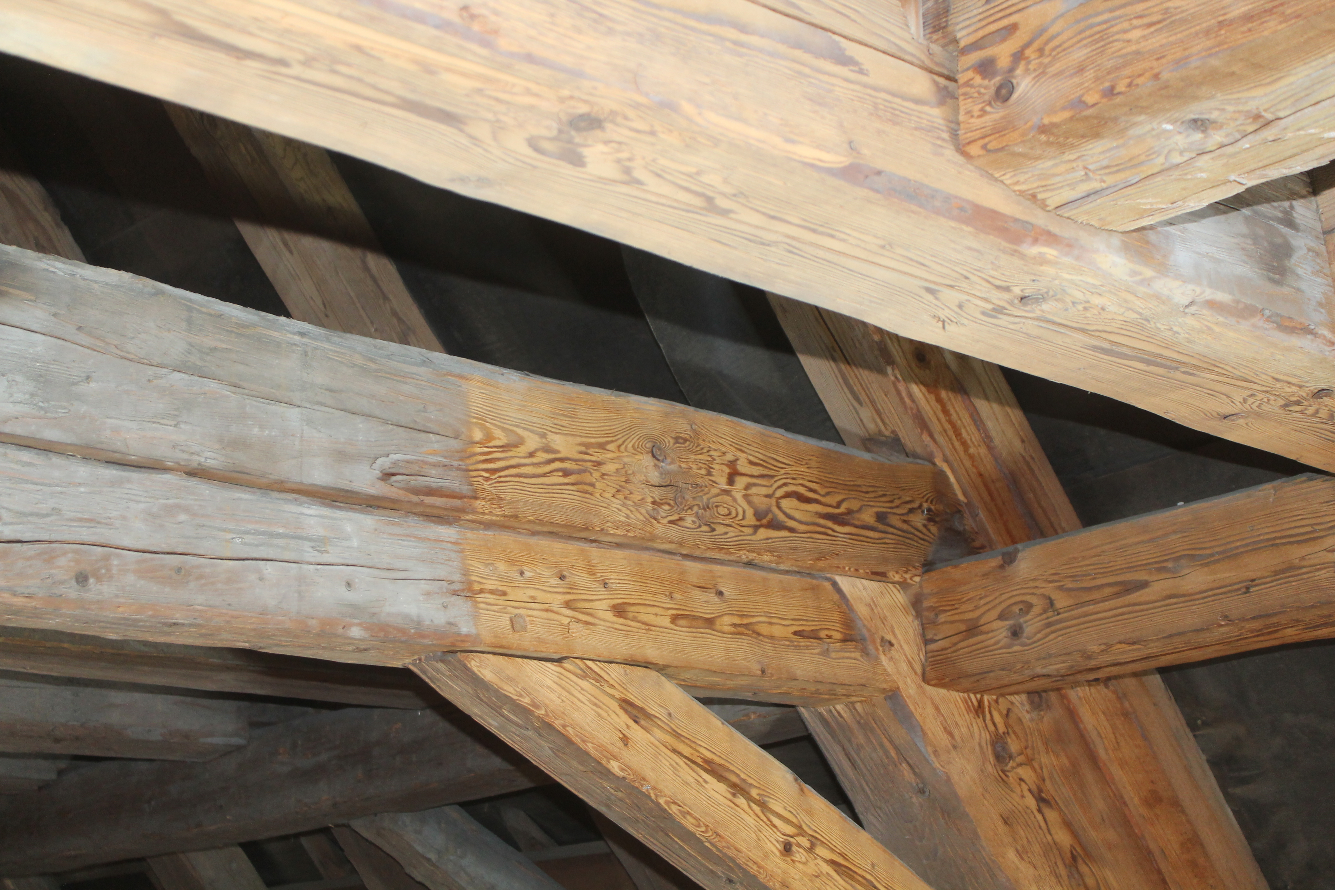 Holzbalken reinigen