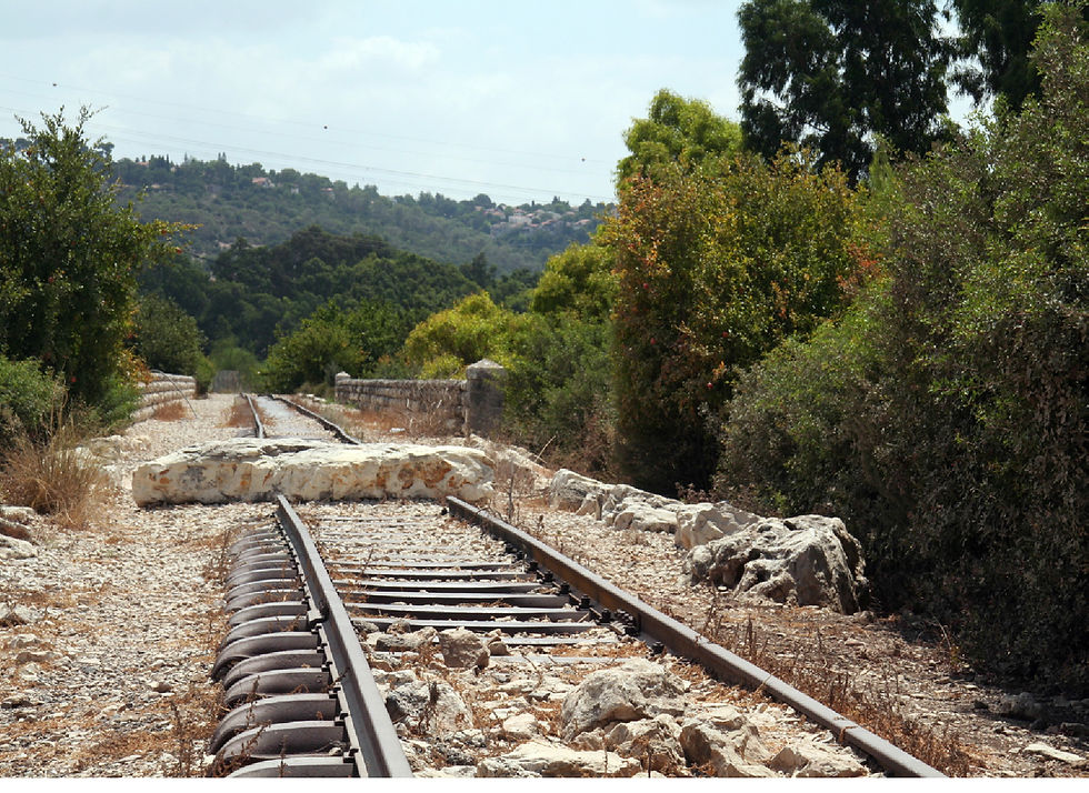 מסילת הרכבת מעל גשר שער העמקים