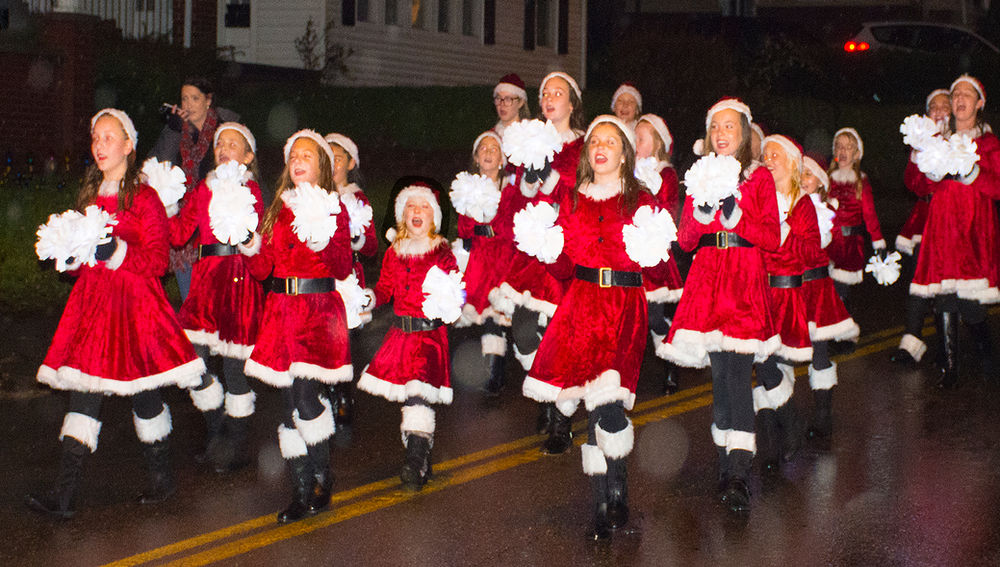 Bellaire Ohio Christmas Parade 2022 Usher in Christmas at a parade