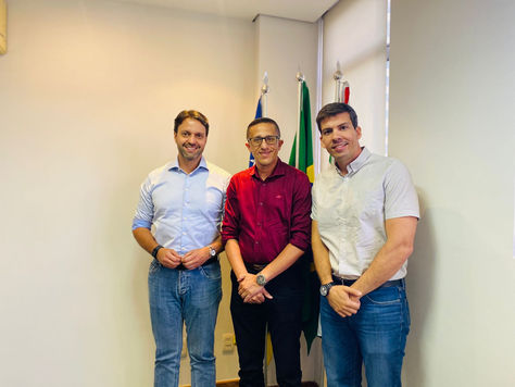 PREFEITO SAMUEL RECEBE LIGAÇÃO DO PRESIDENTE DA AGEHAB, CONFIRMANDO ORDEM DE SERVIÇO PARA 42 CASAS