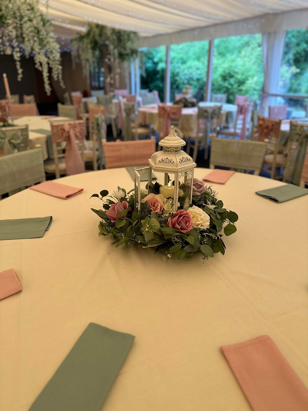 Thumbnail: Floral lantern centrepiece