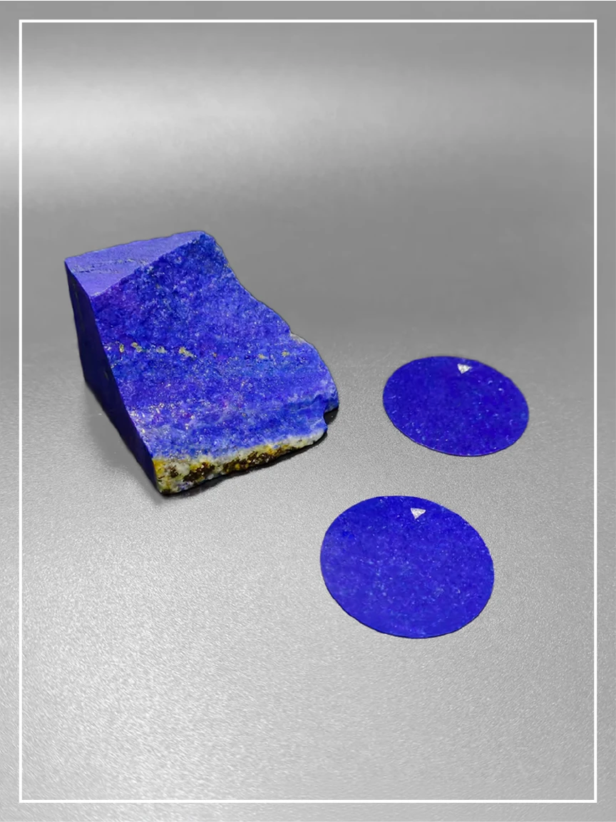 A stone block of Lapis Lazuli and thin stone dials in front of it