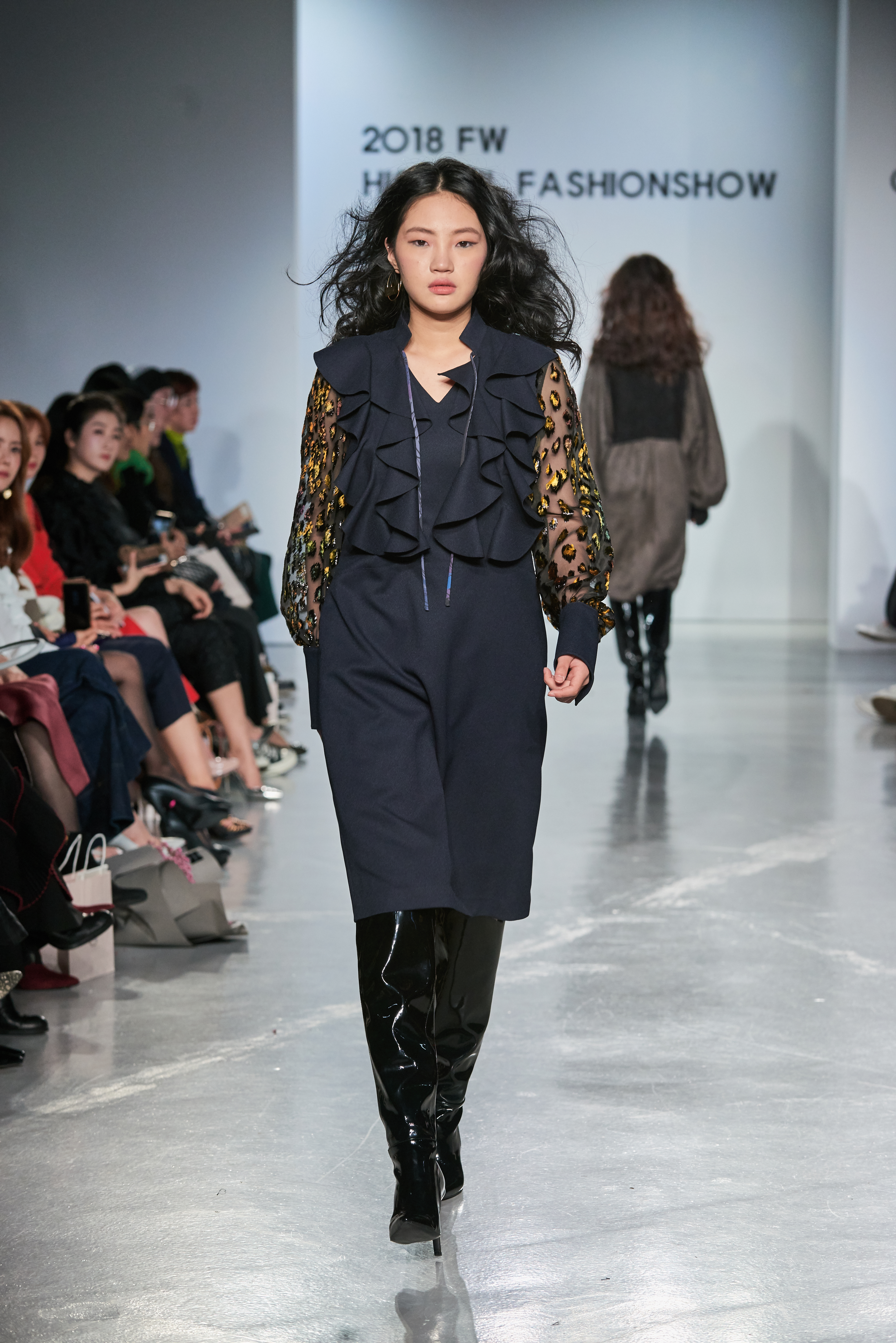 LOOK 17