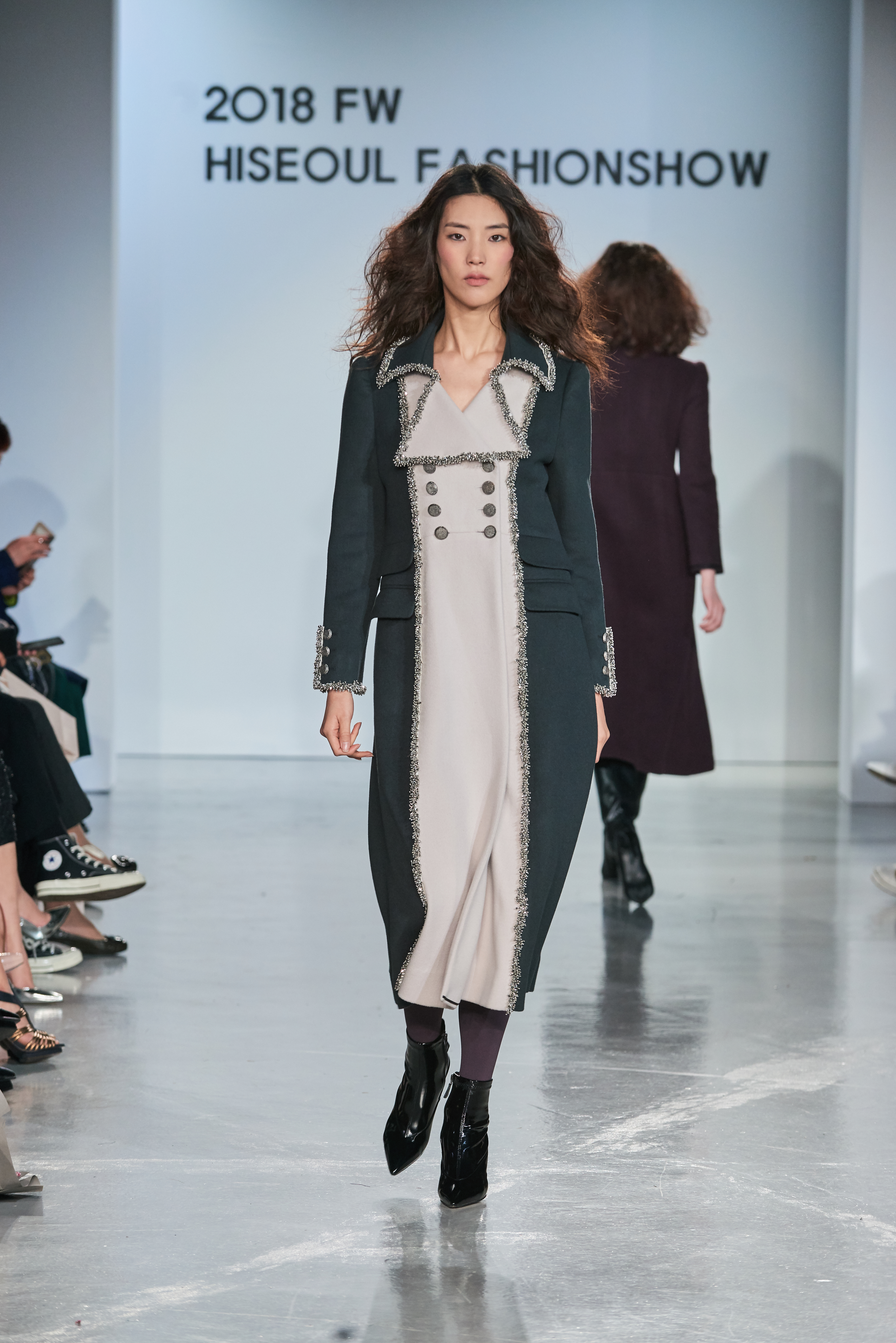 LOOK 44