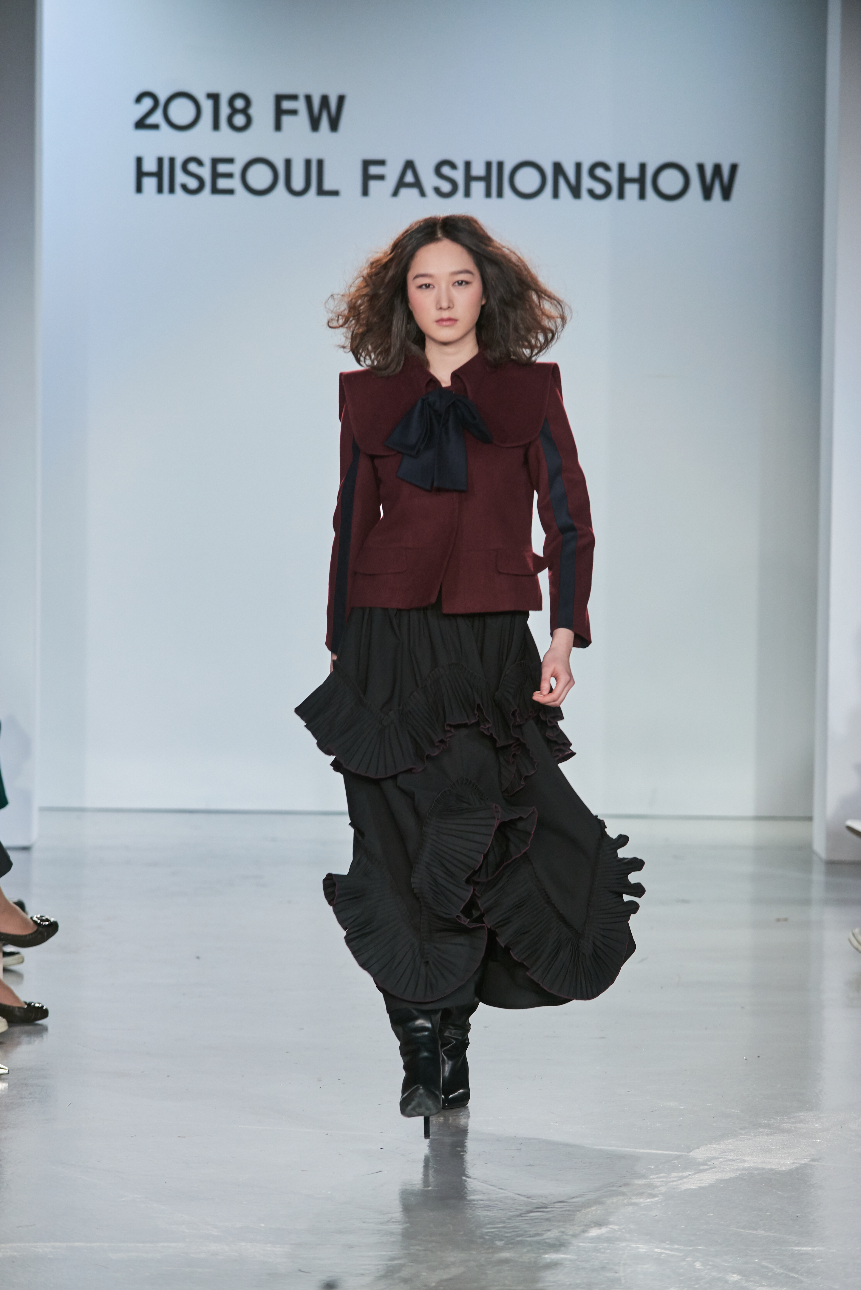 LOOK 24