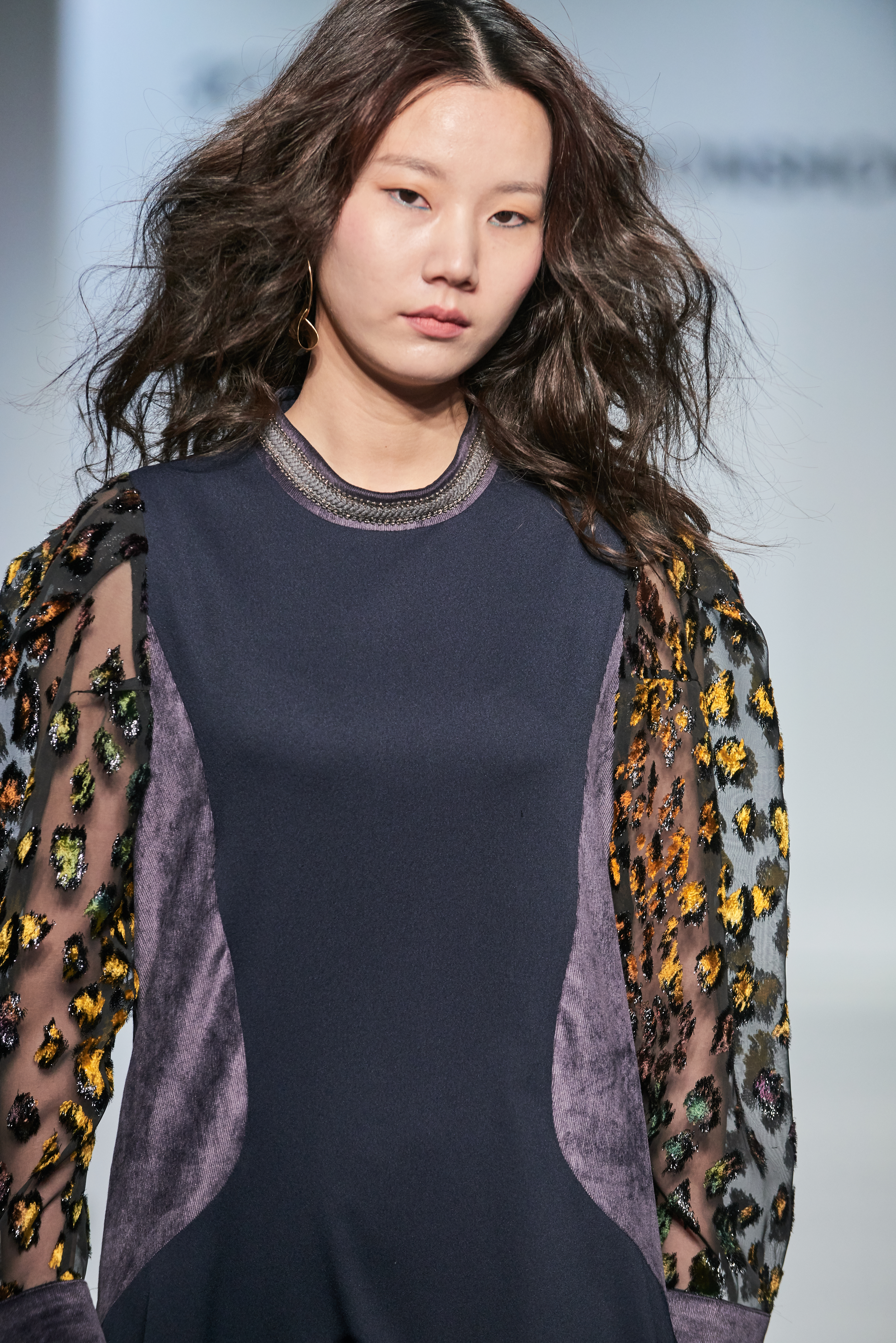 LOOK 19
