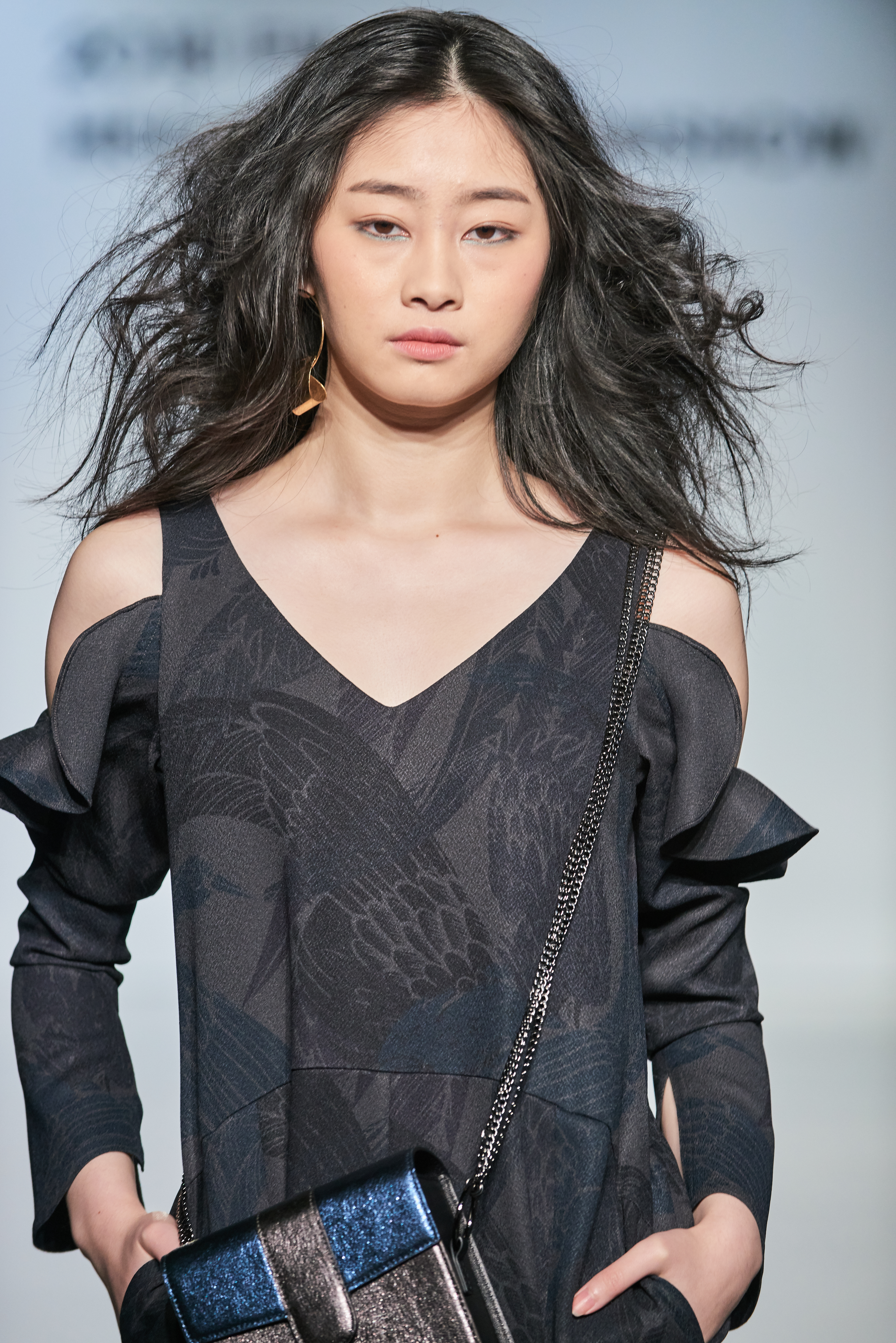 LOOK 27