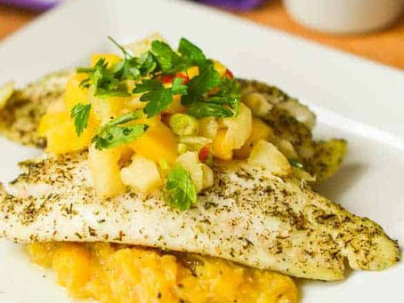 Filets de poisson au four & salsa mangue-avocat : légèreté et saveurs ensoleillées