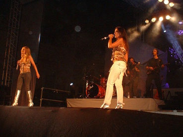 Tour Paola & Chiara 2005_edited.jpg