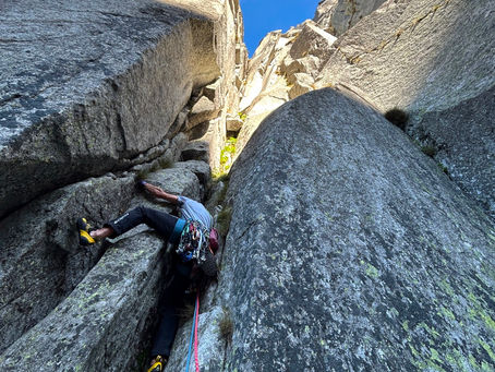 Trad climbing on Laura at the Teufelstalwand near Andermatt