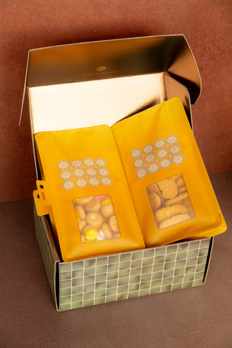 monyhorse × VERDY GIFT BOX file.jpg