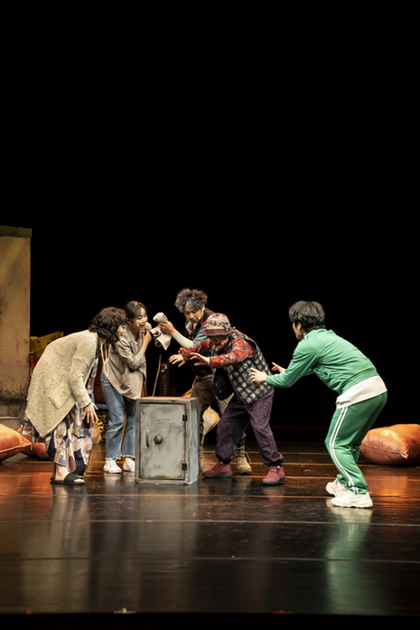 20201217 극단이륙_할머니는믿지마세요 101.png