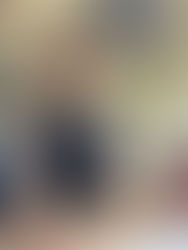 ナレーションをする様子の亀蔦なごみ