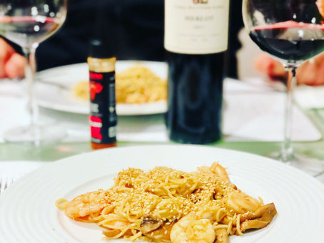 Noodles de camarão e cogumelos