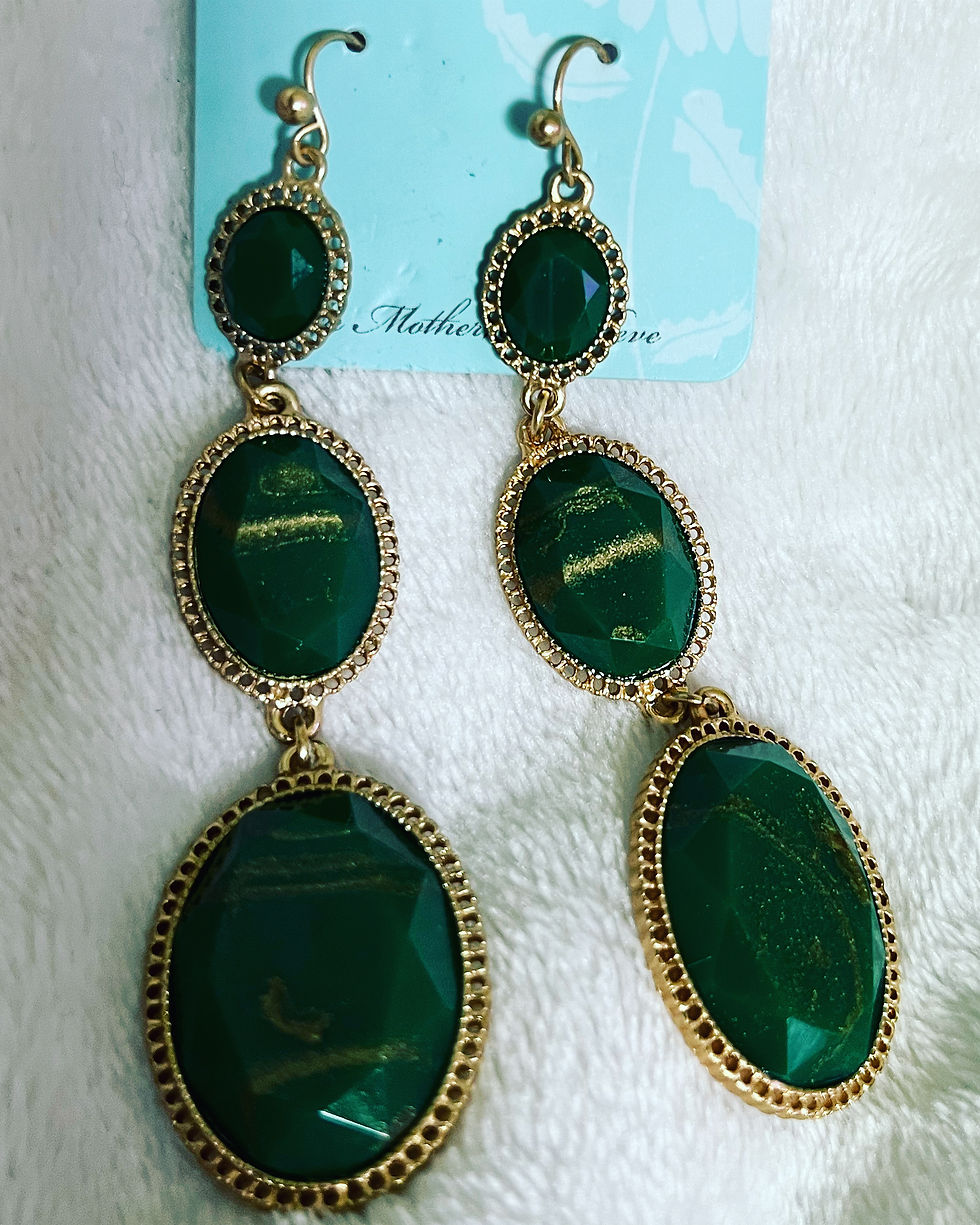 Thumbnail: Golden green emerald earring 