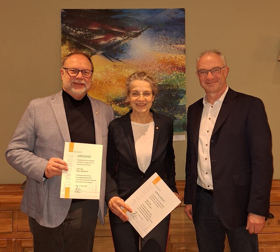 Mitgliederehrung ( v. l. n. r.): Hans-Jörg Wisch, Susanne Witt, 1. Vors. Jürgen Papenburg