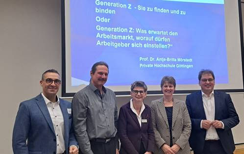 Networking-Abend im Rahmen der Berufsmesse: Vlnr.: Sven Rodewald, Vorsitzender der Geschäftsführung der Agentur für Arbeit Celle; Heinrich von Fintel, Schulleiter der Axel-Bruns-Schule (BBS II); Sylke Schwanhold, Geschäftsführerin des Jobcenters im Landkreis Celle; Prof. Dr. Antje-Britta Mörstedt, Professorin Private Hochschule Göttingen; Axel Flader, Landrat Landkreis Celle
