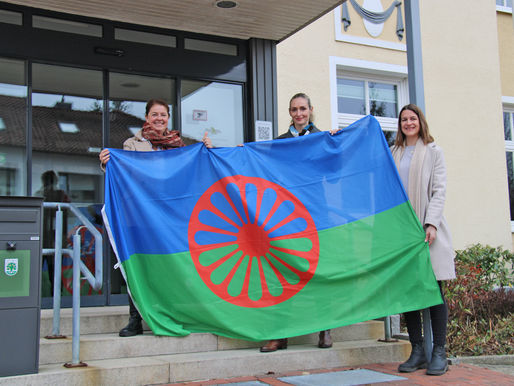 Internationaler Roma-Tag: Was die Roma-Flagge über Geschichte und Gegenwart erzählt
