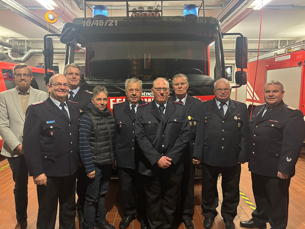 Geehrte, Beförderte und Gäste. Foto: Feuerwehr Altenhagen