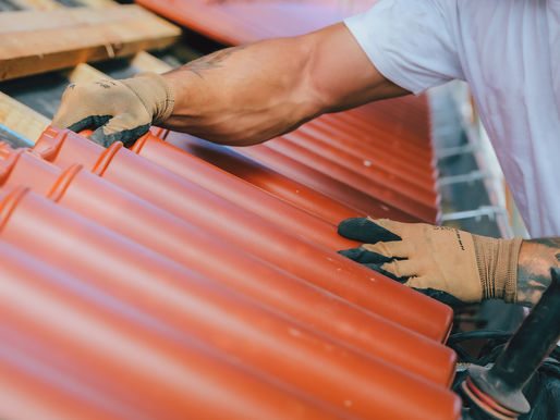 Lohn-Plus gefordert: Dachdecker wollen mehr Geld für harte Arbeit auf den Dächern