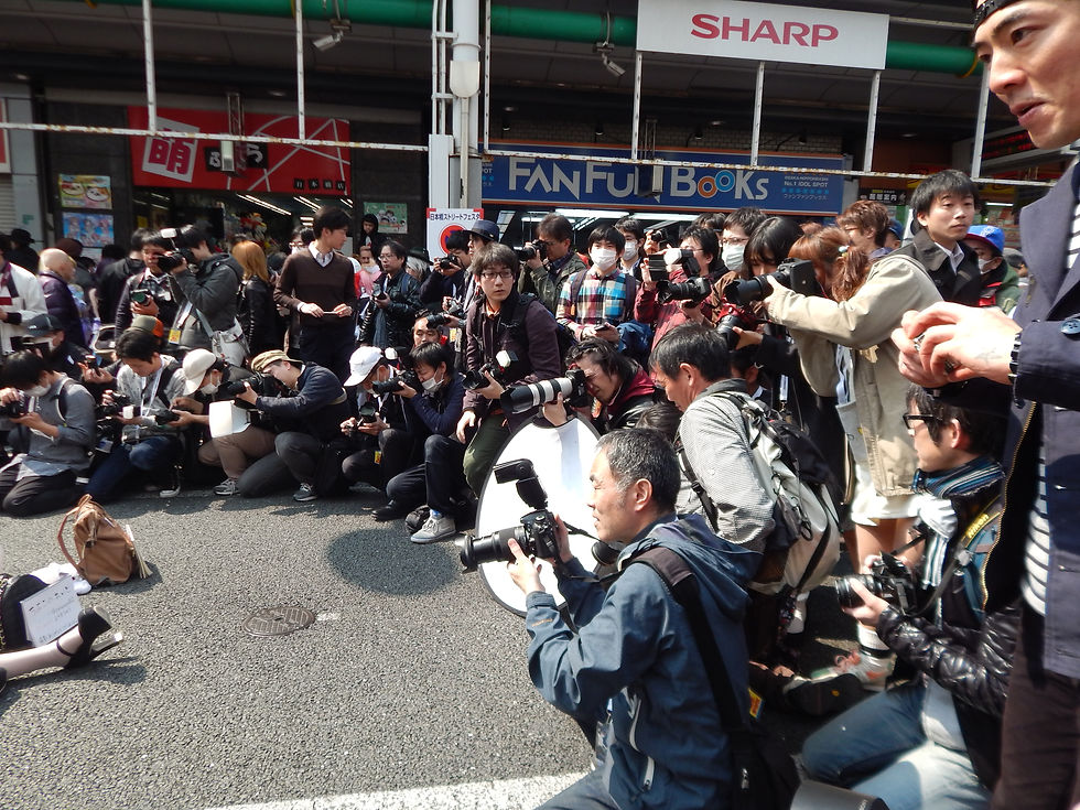 Camarógrafos en Nipponbashi, Osaka